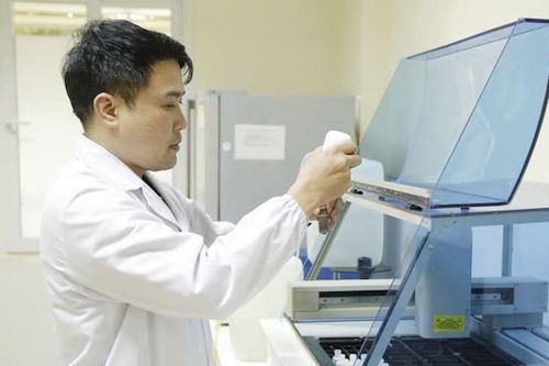 Đau bụng thoáng qua, người đàn ông 68 tuổi không ngờ mắc 2 ung thư cùng lúc