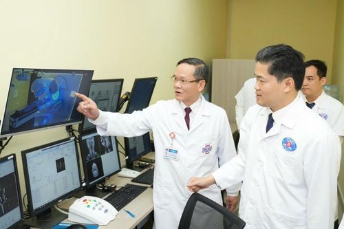 Bệnh viện K dùng hệ thống máy mới rút ngắn thời gian xạ trị còn 2-3 phút