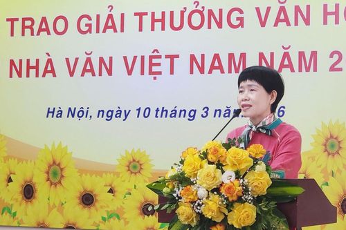Viết từ nỗi đau, nhà thơ mắc bệnh nan y giành Giải thưởng Hội Nhà văn Việt Nam