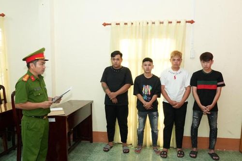 Khởi tố, bắt tạm giam 4 đối tượng về tội 'gây rối trật tự công cộng'