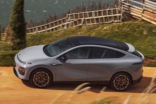 Xe gầm cao công suất 296 mã lực, tiêu thụ 2,24 lít xăng/100 km, giá hơn 700 triệu đồng