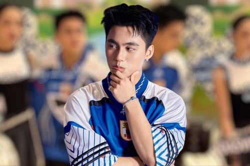 Clip bắt trọn hành động 10 điểm của MONO khi sánh đôi cùng đồng nghiệp nữ