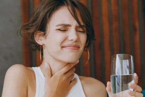 Nếu cổ thường xuyên có cảm giác này, đừng chủ quan với tuyến giáp