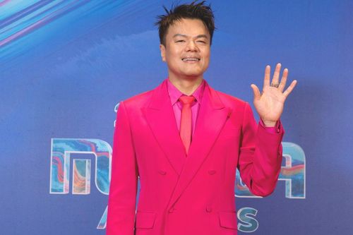 'Cha đẻ' JYP Entertainment từ chức