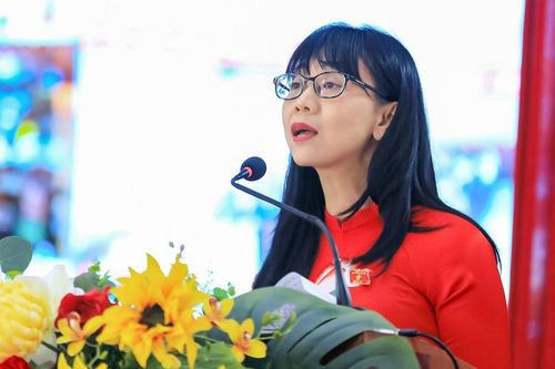 Ứng cử viên ĐBQH Trịnh Thị Tú Anh: 'Phát triển bền vững phải đặt con người ở trung tâm'