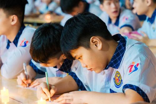 Cùng học trò rời xa thế giới ảo, bày tỏ lòng biết ơn gia đình