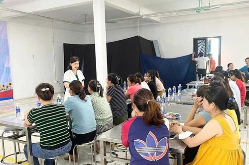 Chăm lo đời sống, bảo vệ quyền lợi lao động nữ