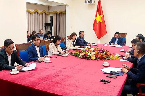 Thủ tướng Phạm Minh Chính điện đàm với Tổng thống UAE