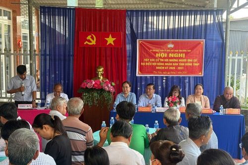 Ứng cử viên đại biểu HĐND tỉnh đơn vị bầu cử số 14 tiếp xúc cử tri xã Phú Hựu