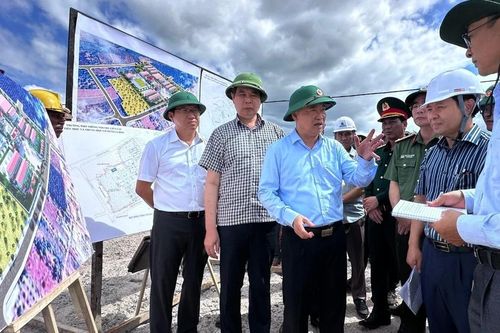 Bí thư Tỉnh ủy Thái Đại Ngọc kiểm tra việc xây dựng trường phổ thông nội trú liên cấp tại Ia Pnôn và Ia Dom