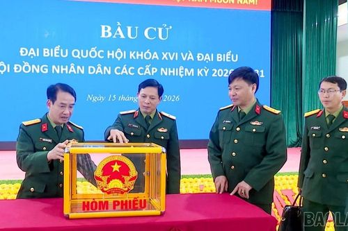 Đoàn công tác của Quân khu 2 kiểm tra công tác chuẩn bị bầu cử tại Sư đoàn 355