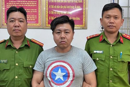 Công an TP.HCM bắt khẩn cấp tài xế xe ôm đập phá hành lý của khách tại sân bay Tân Sơn Nhất