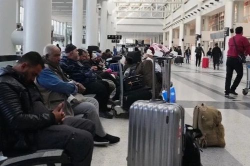 Dubai: Du khách chi hàng tỷ đồng và vượt hàng trăm cây số đường bộ để rời vùng căng thẳng