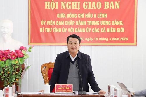 Bí thư Tỉnh ủy giao ban với Bí thư Đảng ủy các xã biên giới