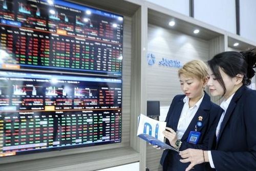 Thị trường cổ phiếu tháng 2/2026: 8 doanh nghiệp rời sàn do hủy tư cách công ty đại chúng