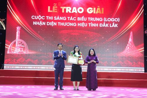 Trao giải cuộc thi sáng tác logo nhận diện thương hiệu tỉnh Đắk Lắk