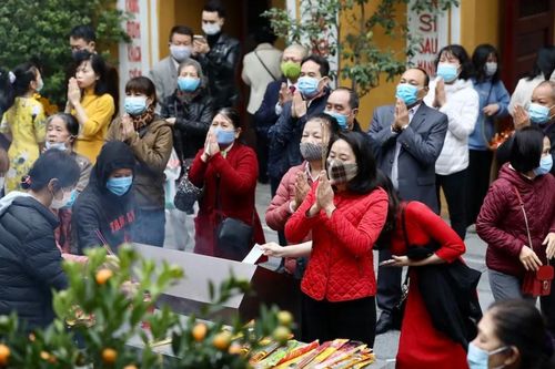 Xin lộc đầu năm: Tín ngưỡng truyền thống hay thói quen cầu may?