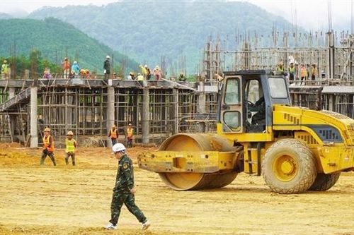 Tháo gỡ khó khăn, đẩy nhanh tiến độ xây dựng các trường phổ thông nội trú liên cấp tại vùng biên giới A Lưới