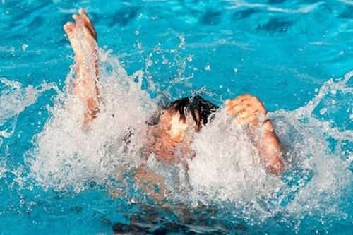 Đồng Tháp: Bé trai 12 tử vong ở hồ bơi tư nhân