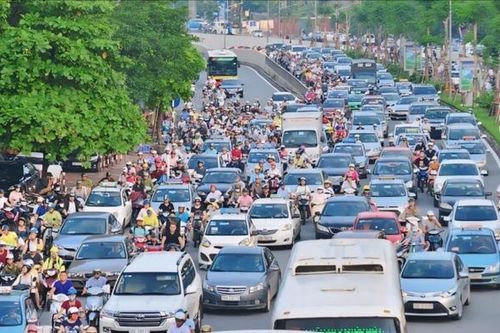 Hà Nội và bài toán ùn tắc, thiếu hạ tầng cho giao thông