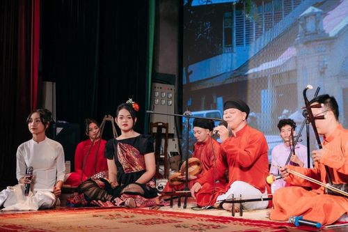 Thanh âm cuộc sống hát Xẩm ở chợ Đồng Xuân