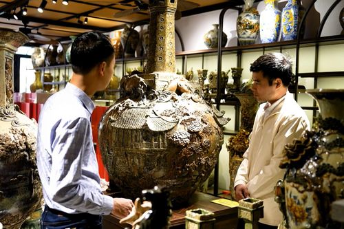 Sự phát triển của làng nghề Bát Tràng trong giai đoạn hiện nay