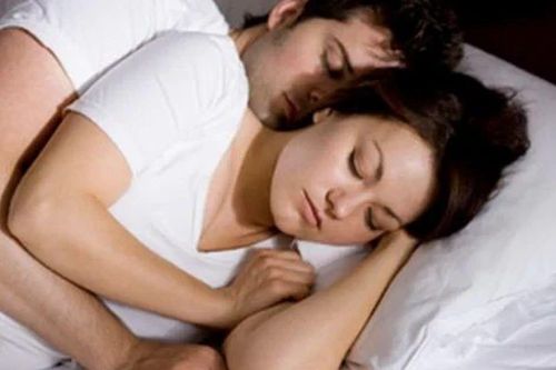 Vung tay đánh vợ lúc mơ ngủ, người đàn ông phải vào viện tâm thần