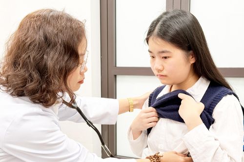 Cô bé sống nhờ trái tim hiến tặng, nay giành giải Nhì học sinh giỏi Hóa