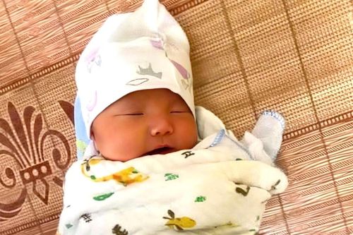 Bé gái 3 ngày tuổi bị bỏ rơi ven đường trong đêm ở Bắc Ninh