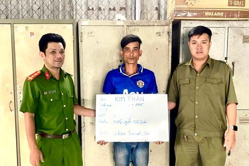 Bắt kẻ giật dây chuyền vàng của thiếu nữ ở TP.HCM