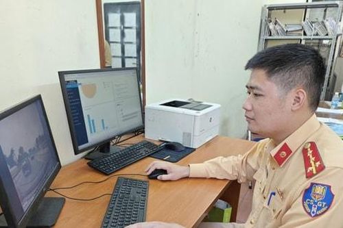 Hà Nội: Xử lý phương tiện dừng đỗ không đúng quy định tại khu vực sân bay Nội Bài