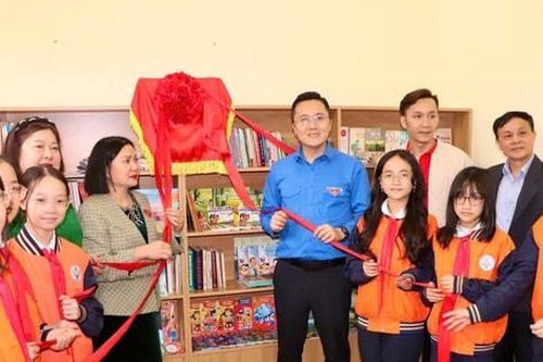 Khánh thành 'Tủ sách thiếu nhi địa bàn dân cư' tại phường Nghĩa Đô