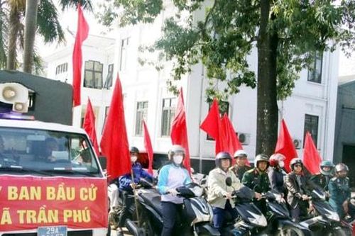 Xã Trần Phú tuyên truyền lưu động chào mừng cuộc bầu cử