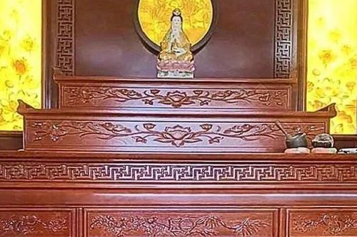 Đây mới là cách bài trí bàn thờ gia tiên 3 cấp mang lại phúc lộc và bình an