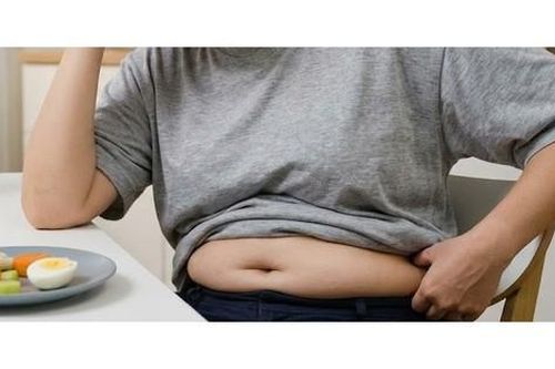 Vì sao phụ nữ sau 40 tuổi ăn ít vẫn tăng mỡ bụng?