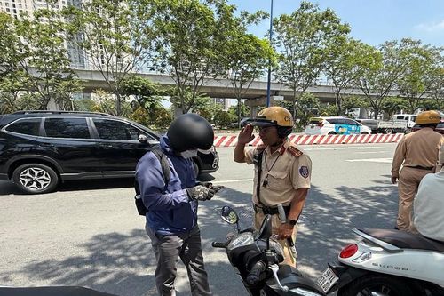 TP Hồ Chí Minh: Tăng cường chốt chặn tại 'điểm nóng' giao thông trên đường Võ Nguyên Giáp