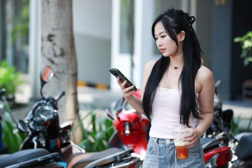 'Bình thản' dù giá xăng tăng 3 lần