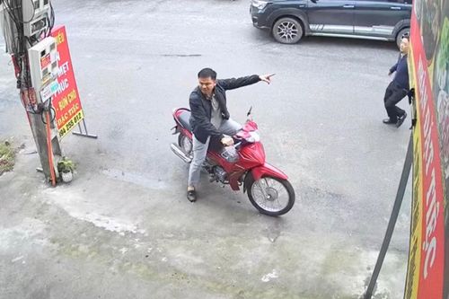 Chủ quán sốc khi 'người lạ' lấy xe máy dựng trước cửa phóng đi mất