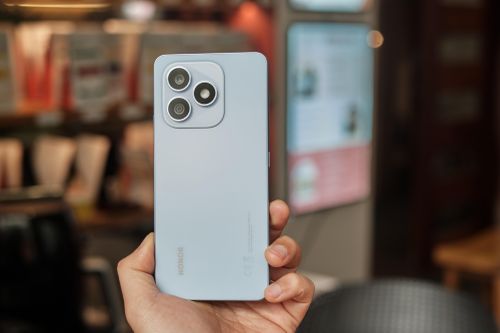 Điện thoại tầm trung mỏng nhẹ có pin 7.000 mAh
