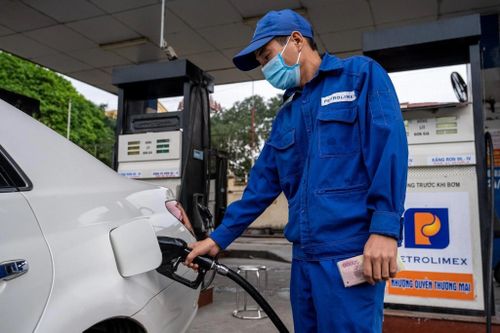 Giá xăng dầu giảm mạnh, có loại giảm gần 8.000 đồng/lít