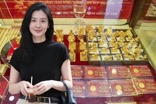40 tuổi chưa từng mua vàng, tôi tự hỏi: Có phải mình kém quá rồi không?
