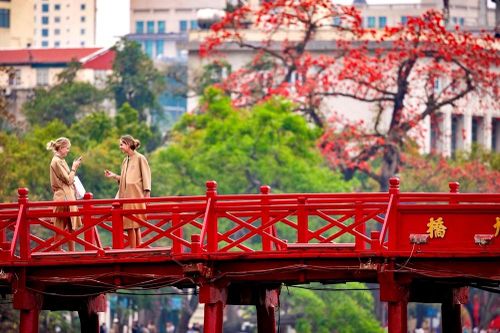 Hà Nội và TP.HCM vượt qua nhiều tên tuổi lớn