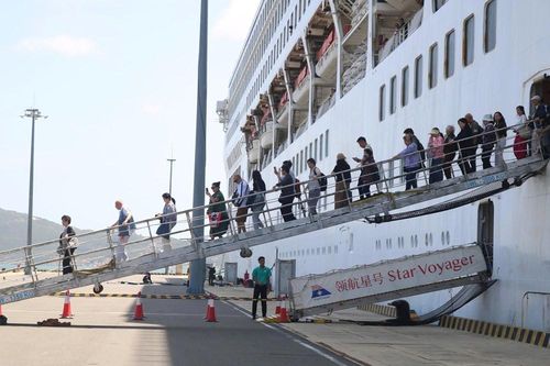 Tàu biển Star Voyager đưa 1.600 du khách quốc tế cập cảng Cam Ranh