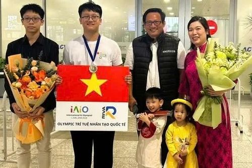 Nam học sinh Việt Nam giành Huy chương Bạc Olympic Trí tuệ nhân tạo quốc tế