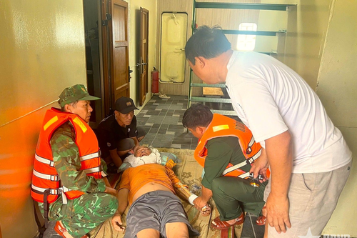 Đắk Lắk: Bộ đội Biên phòng kịp thời cứu thuyền viên bất tỉnh trên vùng biển Vũng Rô