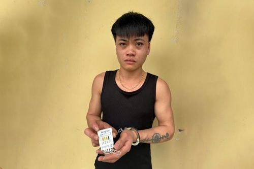Mua ma túy về bán lẻ