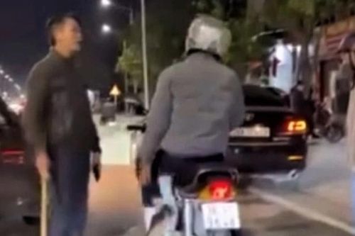 Xe ô tô chặn đường, đe dọa người đi xe máy ở Hà Tĩnh gây xôn xao