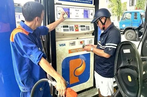 Giá xăng giảm gần 4.000 đồng/lít