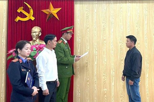 Khởi tố chủ cơ sở sản xuất hàng chục nghìn chai giấm ăn giả tại Ninh Bình