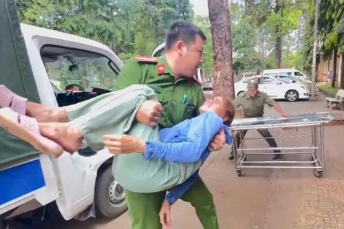Công an phường ở Đồng Nai kịp thời cứu người phụ nữ gặp nạn trên đường